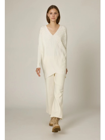 μακρύ πλεκτό πουλόβερ με v ντεκολτέ και πέρλες ρόζ σε προσφορά