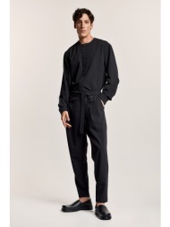 μαύρο παντελόνι με λοξό επανώτισμα, λάστιχο και ζώνη