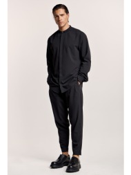 μαύρο μακρυμάνικο πουκάμισο με μάο γιακά και κρυφά κουμπιά