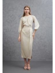 μονόχρωμη φούστα σατινέ