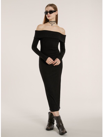 μίντι πλεκτό φόρεμα με ανοιχτούς ώμους σε προσφορά