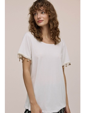 μπλούζα με κοχύλια και τρέσσα στο μανίκι και ανοιχτή πλάτη