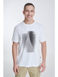 λευκή κοντομάνικη μπλούζα με τύπωμα