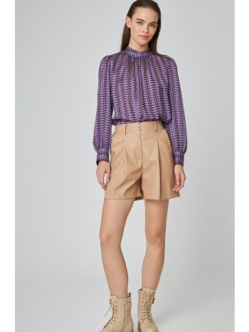 μπέζ σόρτς με εφέ δέρματος