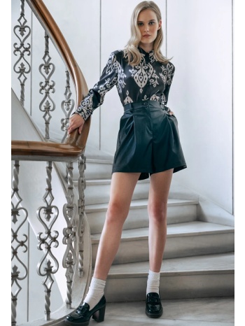 ψηλόμεσο μαύρο σόρτς με εφέ δέρματος