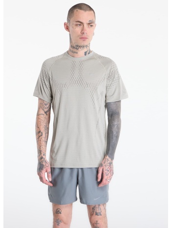 t-shirt nike stride plus men`s dri-fit adv short-sleeve