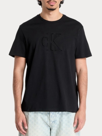 t-shirt calvin klein 20s deboss mono graphic black calvin σε προσφορά