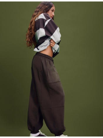 stradivarius παντελόνι jogger μπαλούν φλις καφέ s