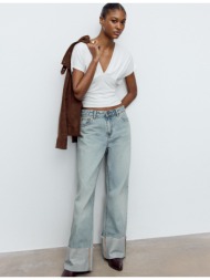 stradivarius μπλούζα με σούρες και λαιμόκοψη v εκρού m