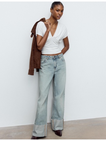 stradivarius μπλούζα με σούρες και λαιμόκοψη v εκρού m