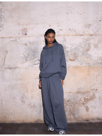 stradivarius φούτερ με κουκούλα και κέντημα με καρφιά s σε προσφορά