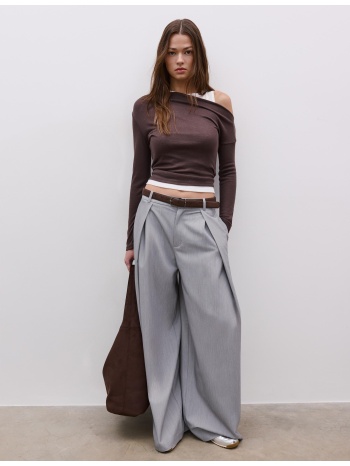 stradivarius διπλή ασύμμετρη μπλούζα καφέ s