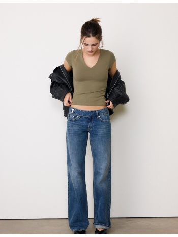 stradivarius μπλουζάκι με κοντό μανίκι και v λαιμόκοψη λαδί