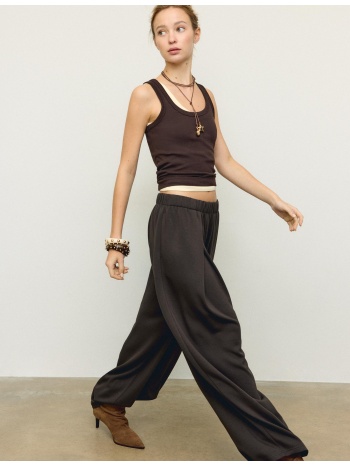 stradivarius παντελόνι jogger με πιέτες και απαλή υφή καφέ l