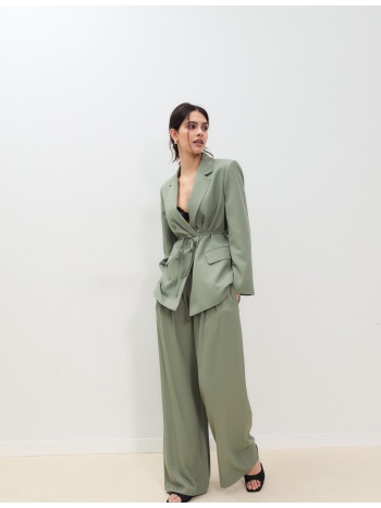 stradivarius σατινέ παντελόνι με πιέτες και ζώνη αλυσίδα