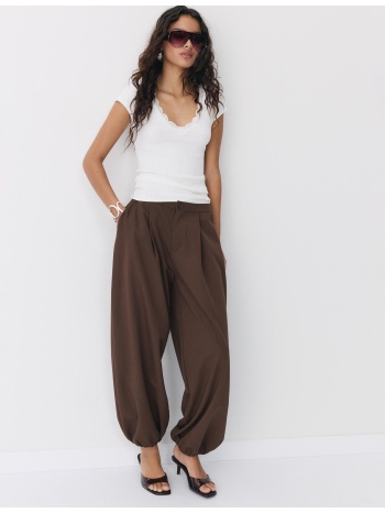 stradivarius κοντομάνικη μπλούζα με v λαιμόκοψη και δαντέλα