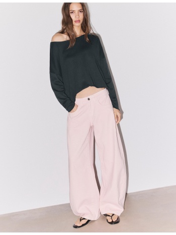 stradivarius κοντό πουλόβερ ζέρσεϊ με λαιμόκοψη χαμόγελο