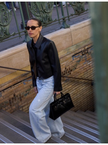 stradivarius κοντό σακάκι με όψη δέρματος μαύρο s σε προσφορά