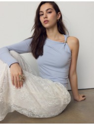 stradivarius ασύμμετρη μπλούζα με μεταλλική αγκράφα σιέλ l