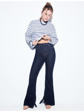 stradivarius d74 τζιν καμπάνα με σκίσιμο σκούρο μπλε 40