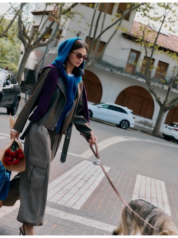 stradivarius τζάκετ biker με ζώνη και όψη δέρματος ανθρακί s σε προσφορά